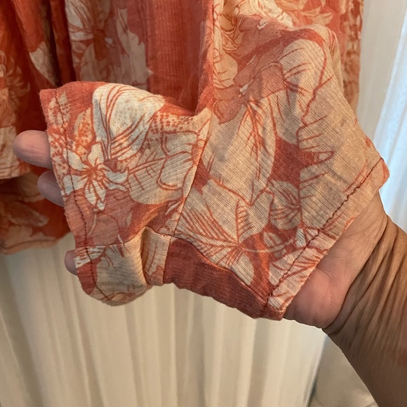 Free People Peachy Pink Romper Large. Bat wings. - Picture 4 of 9